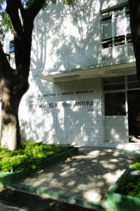 Foto da fachada do Departamento de Bioquímica e Biologia Molecular.